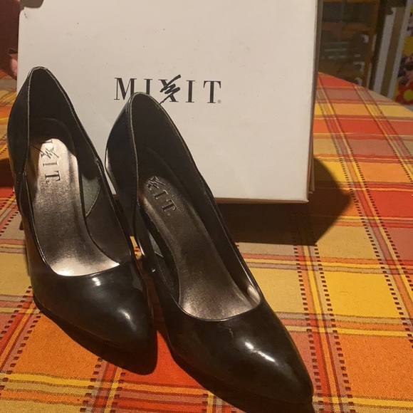 black high heels - Picture 3 of 3